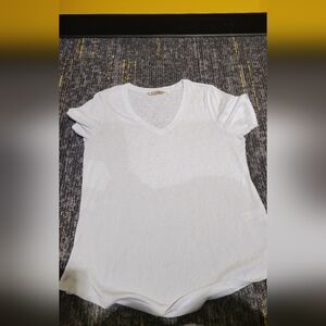 NEW Athleta Soft White V-Neck Short Sleeve Tee